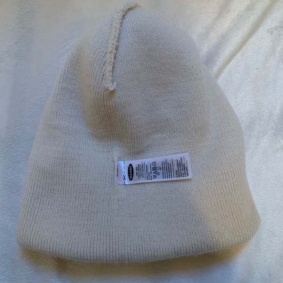 Cream coloured toque - Picture 3 of 4